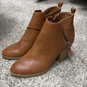 Universal Thread cognac booties size 7 NWT